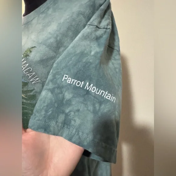 Preloved The Mountain Blue And Gold Macaws Green Classic T-Shirt size large - Picture 5 of 11